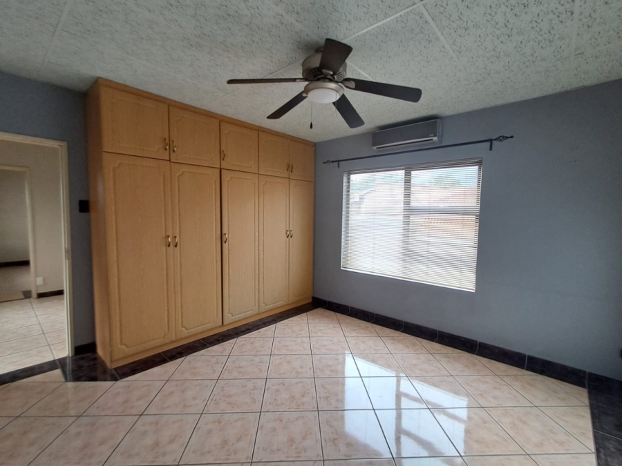 4 Bedroom Property for Sale in Roylglen Gardens Northern Cape